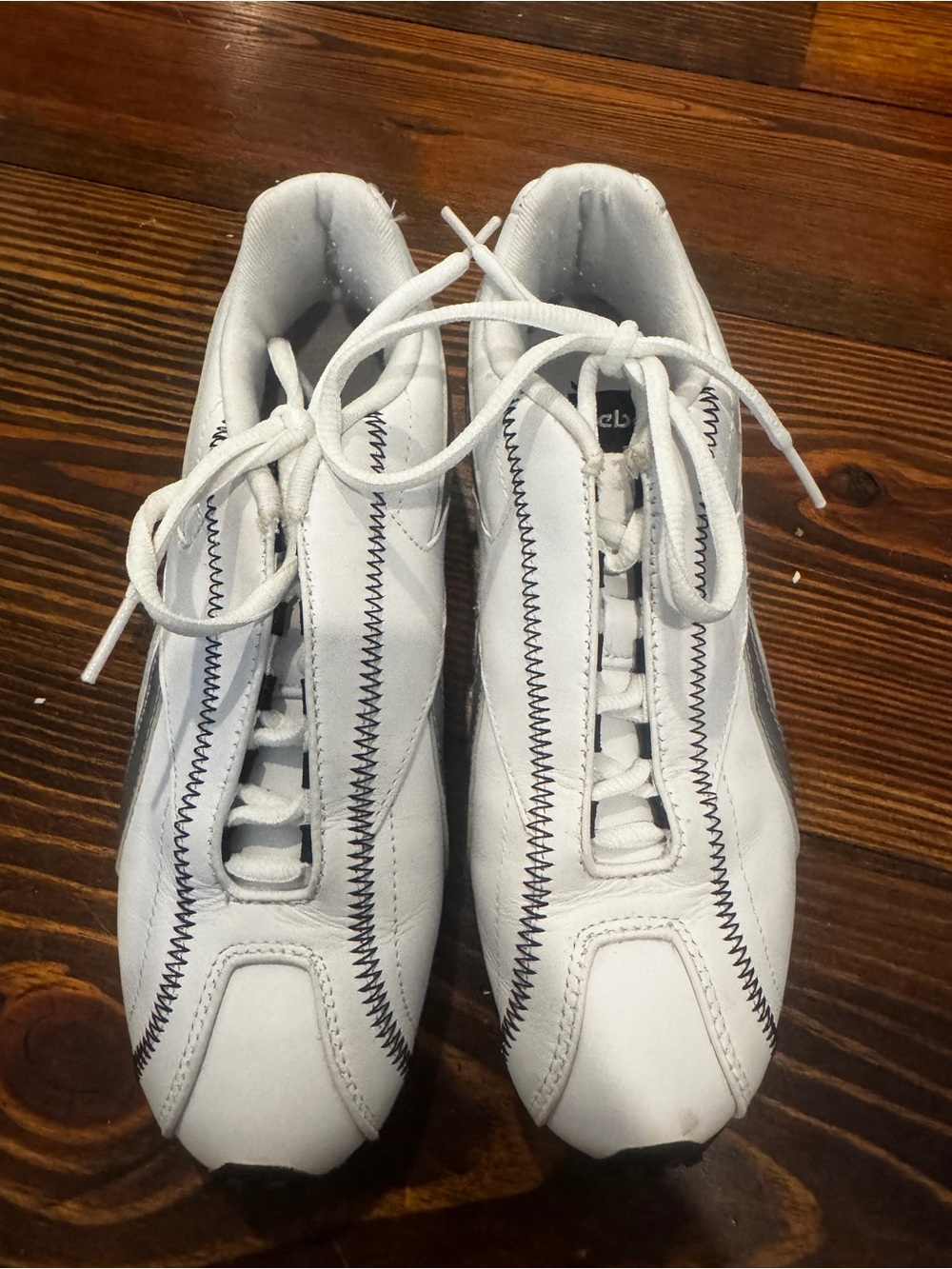 Women’s Vintage Y2K Reebok White Leather Black Stitching Sneakers Size 7